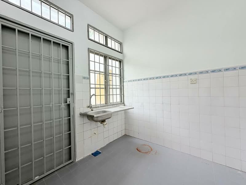 2-storey Terraced House for Sale in Taman Subang Mewah (Subang Jaya) - Fahana Rashid - Kitchen - PropertyGuru.com.my