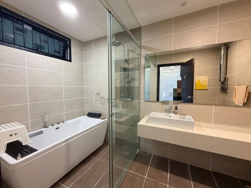 Kediaman Servis untuk Disewa di Molek Regency - Janice Yong - Bathroom - PropertyGuru.com.my