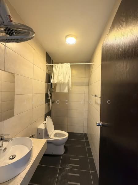 Kediaman Servis untuk Disewa di Molek Regency - Janice Yong - Bathroom - PropertyGuru.com.my