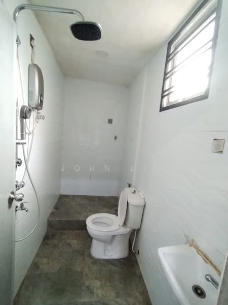 Rumah Teres 2-Tingkat untuk Disewa di Taman Scientex Utama (Senai) - John Lim - Bathroom - PropertyGuru.com.my