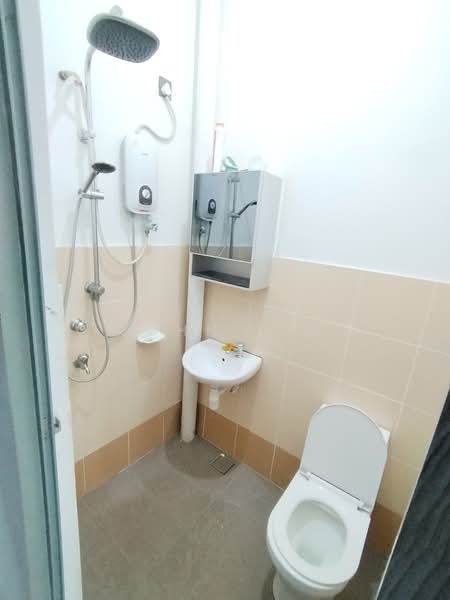 Rumah Teres 2-Tingkat untuk Disewa di Taman Scientex Utama (Senai) - John Lim - Bathroom - PropertyGuru.com.my