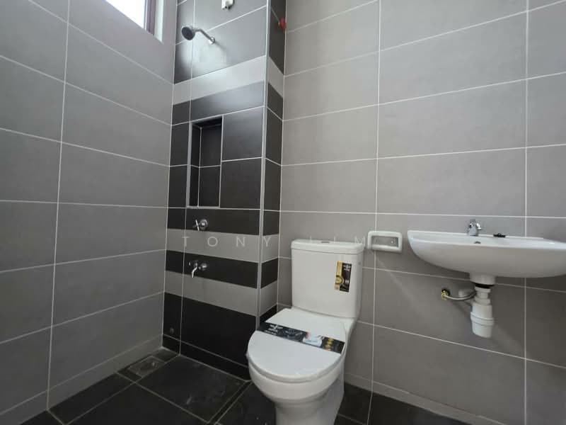 2-storey Terraced House for Rent in Mutiara Rini (Skudai) - Tony Lim - Bathroom - PropertyGuru.com.my