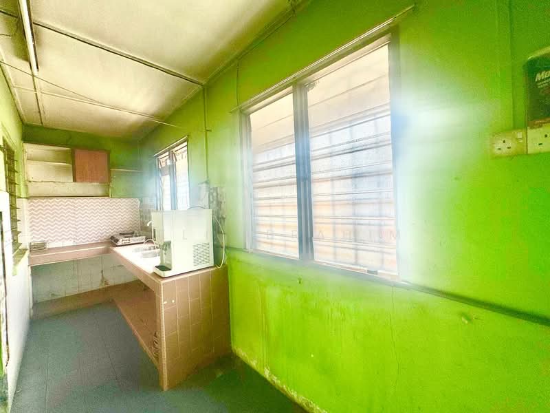 1-storey Terraced House for Sale in Taman Kota Cheras (Cheras) - Azli Ibrahim - Kitchen - PropertyGuru.com.my