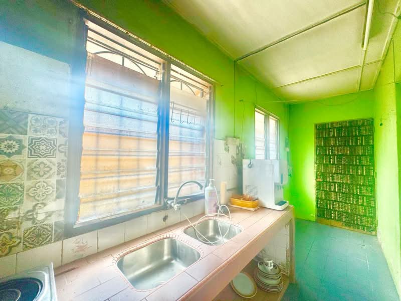 1-storey Terraced House for Sale in Taman Kota Cheras (Cheras) - Azli Ibrahim - Kitchen - PropertyGuru.com.my