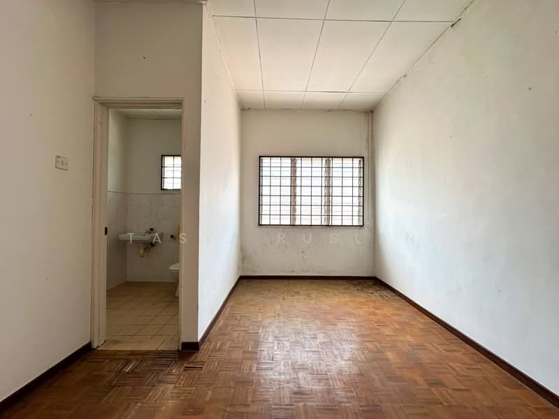Rumah Teres 2-Tingkat untuk Dijual di Taman Pinggiran Senawang (Sungai Gadut) - Tasya Ruslan - PropertyGuru.com.my