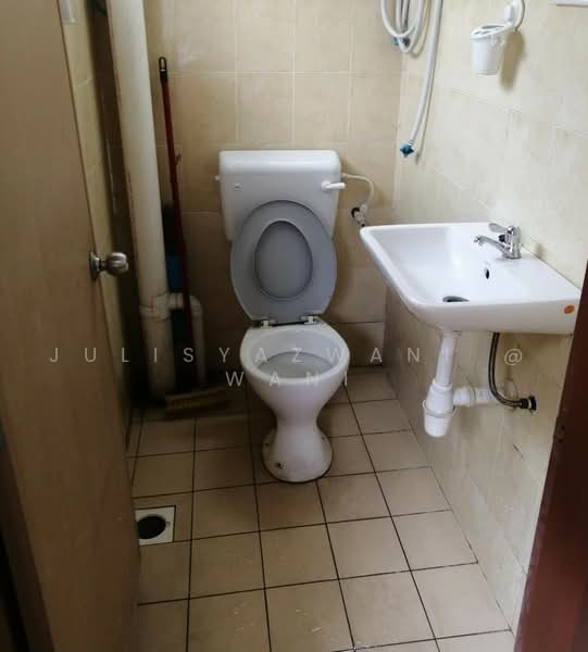 Apartment for Sale at Pangsapuri Seri Saujana - Julisyazwani @ Wani - Bathroom - PropertyGuru.com.my