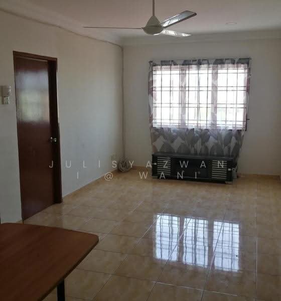 Apartment for Sale at Pangsapuri Seri Saujana - Julisyazwani @ Wani - Living Room - PropertyGuru.com.my