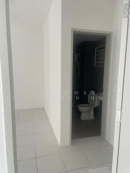 Condominium for Rent at Residensi Sateria - Muhammad Zulkarnain Nur Salim - Bathroom - PropertyGuru.com.my