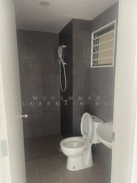 Condominium for Rent at Residensi Sateria - Muhammad Zulkarnain Nur Salim - Bathroom - PropertyGuru.com.my