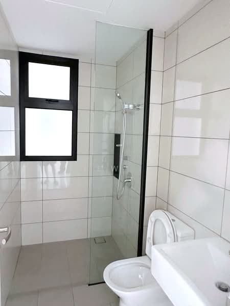 Kediaman Servis untuk Dijual di Duta Park Residences - Kew . - Bathroom - PropertyGuru.com.my