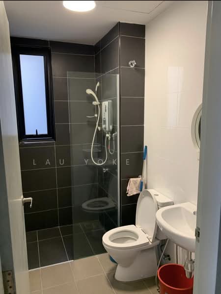 Kediaman Servis untuk Dijual di Paramount Utropolis - Lau Yoke Kok - Bathroom - PropertyGuru.com.my