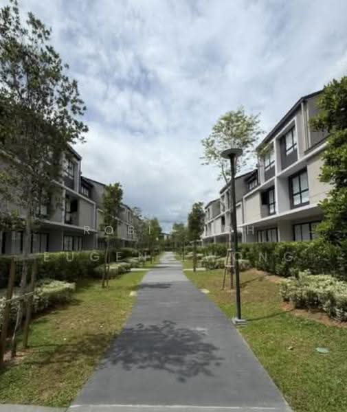 Rumah Teres 3-Tingkat untuk Dijual di Taman Bukit Serdang (Seri Kembangan) - Robin Loh - Exterior - PropertyGuru.com.my