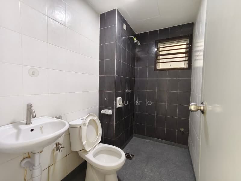Condominium for Rent at Scott Towers @ Larkin JB - YC Fung - Bathroom - PropertyGuru.com.my