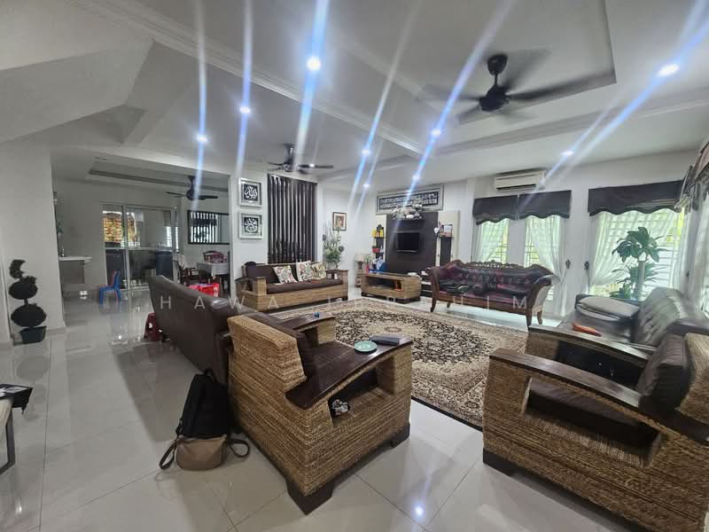Rumah Teres 2-Tingkat untuk Dijual di Bandar Seri Putra (Bangi) - Hawa Ibrahim - Living Room - PropertyGuru.com.my