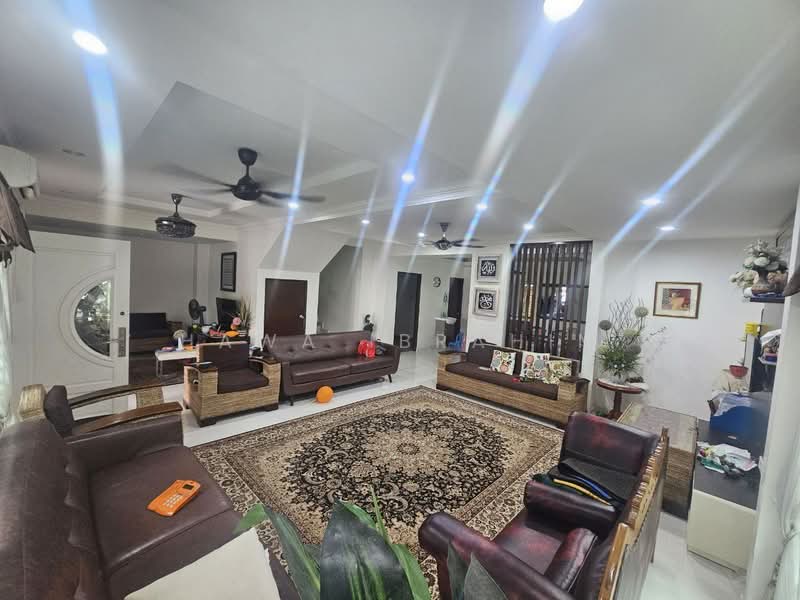 Rumah Teres 2-Tingkat untuk Dijual di Bandar Seri Putra (Bangi) - Hawa Ibrahim - Living Room - PropertyGuru.com.my