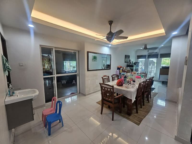 Rumah Teres 2-Tingkat untuk Dijual di Bandar Seri Putra (Bangi) - Hawa Ibrahim - Dining Room - PropertyGuru.com.my