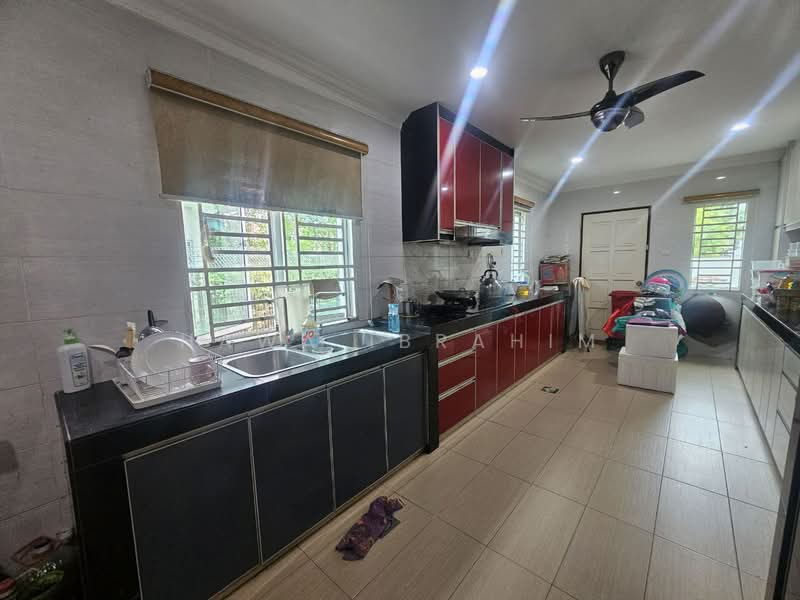 Rumah Teres 2-Tingkat untuk Dijual di Bandar Seri Putra (Bangi) - Hawa Ibrahim - Kitchen - PropertyGuru.com.my