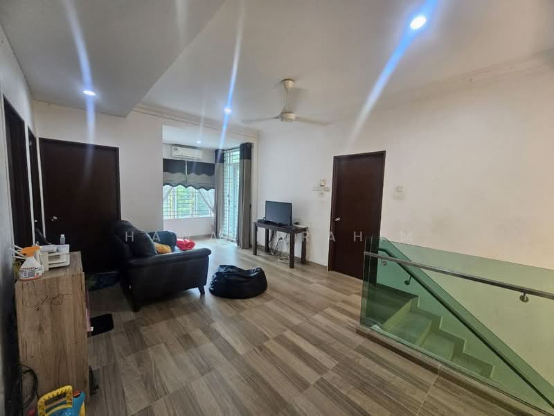 Rumah Teres 2-Tingkat untuk Dijual di Bandar Seri Putra (Bangi) - Hawa Ibrahim - Living Room - PropertyGuru.com.my