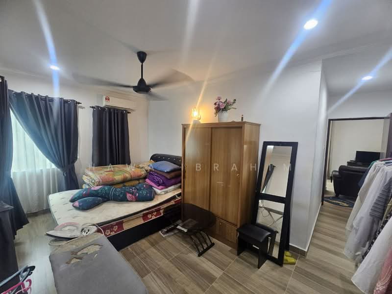 Rumah Teres 2-Tingkat untuk Dijual di Bandar Seri Putra (Bangi) - Hawa Ibrahim - Bedroom - PropertyGuru.com.my