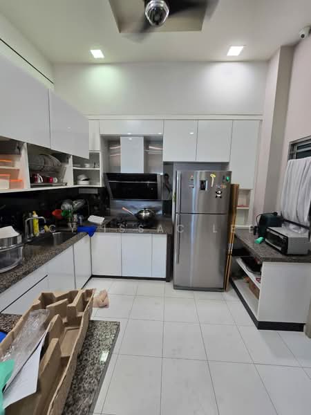 Kondominium untuk Disewa di One World 1 - Cy Issac Lee - Kitchen - PropertyGuru.com.my