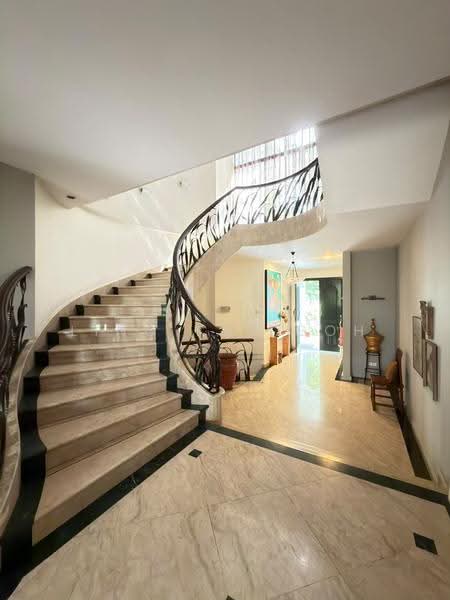 Bungalow House untuk Dijual di Seksyen 16 (Petaling Jaya) - Ling Kai Goh - Entrance - PropertyGuru.com.my