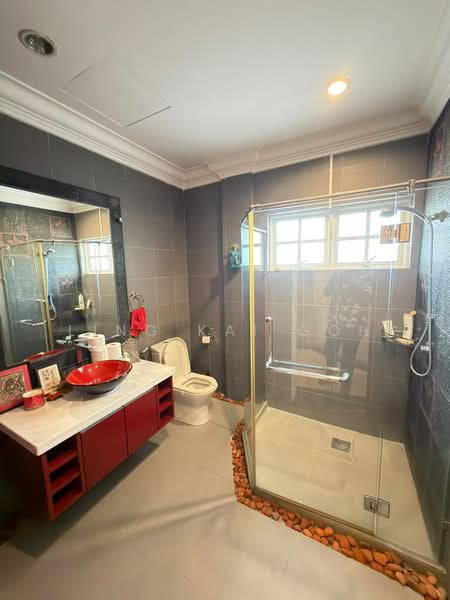 Bungalow House untuk Dijual di Seksyen 16 (Petaling Jaya) - Ling Kai Goh - Bathroom - PropertyGuru.com.my