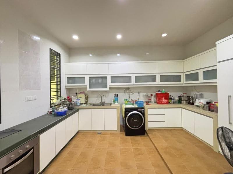 Banglo Pautan untuk Dijual di Taman Gaya (Ulu Tiram) - Chua Yek Shin - Kitchen - PropertyGuru.com.my
