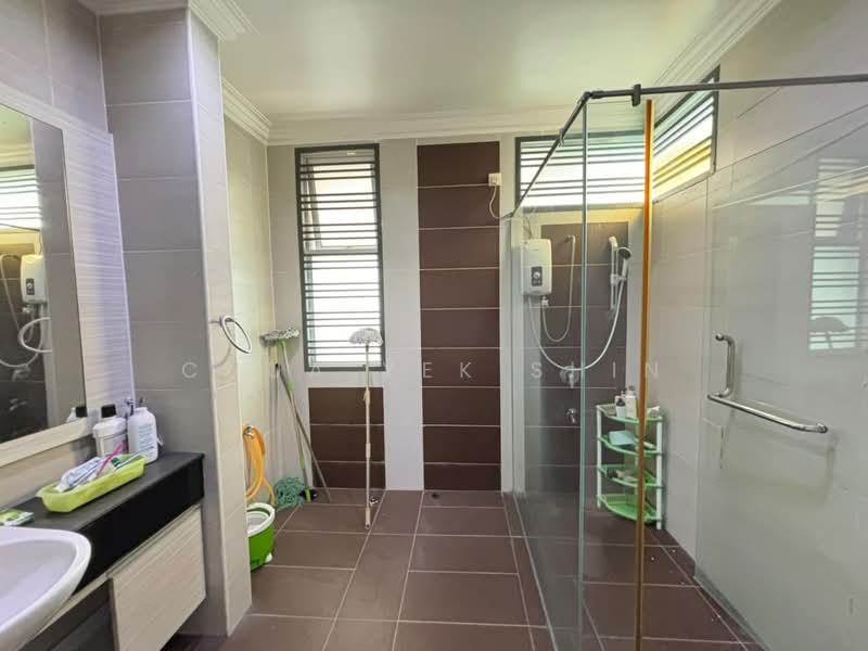 Banglo Pautan untuk Dijual di Taman Gaya (Ulu Tiram) - Chua Yek Shin - Bathroom - PropertyGuru.com.my