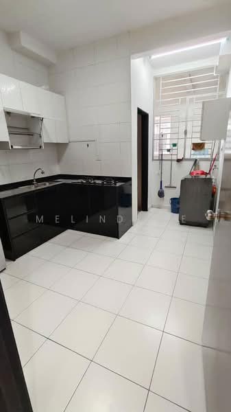 Kediaman Servis untuk Dijual di Sky Gardens Residences - Melinda Ee - Kitchen - PropertyGuru.com.my