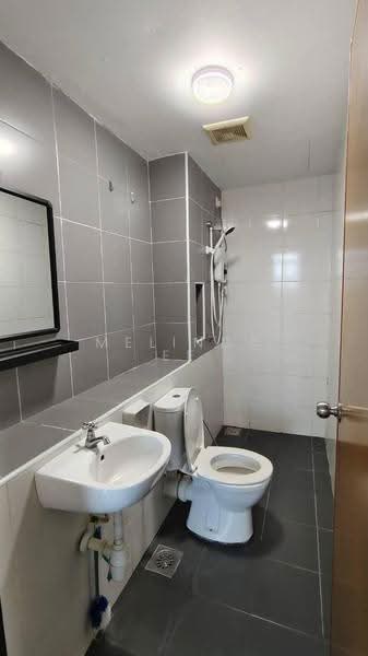 Kediaman Servis untuk Dijual di Sky Gardens Residences - Melinda Ee - Bathroom - PropertyGuru.com.my