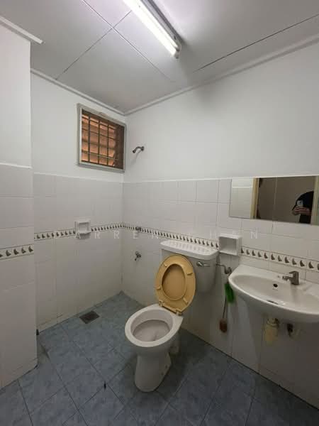 Rumah Teres untuk Dijual di Bandar Kinrara Seksyen 5 (Bandar Kinrara) - Darren Chan - Bathroom - PropertyGuru.com.my