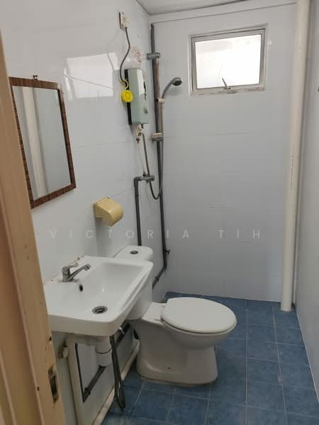Kondominium untuk Disewa di Angkasa Condominiums - Victoria Tih - Bathroom - PropertyGuru.com.my