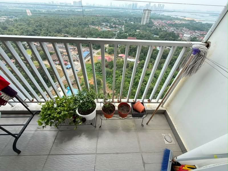 Kediaman Servis untuk Dijual di Twin Danga Residence - Melinda Ee - Balcony - PropertyGuru.com.my