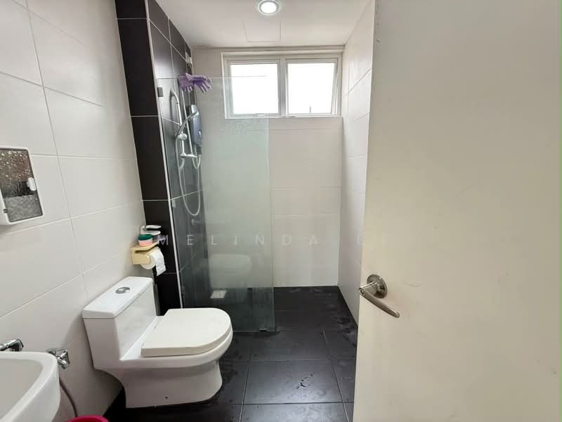 Kediaman Servis untuk Dijual di Twin Danga Residence - Melinda Ee - Bathroom - PropertyGuru.com.my