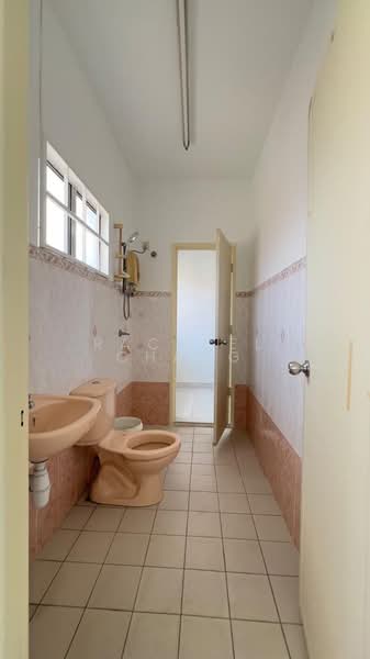 Rumah Teres untuk Dijual di Taman Wangsa Permai (Kepong) - Racheel Chang - Bathroom - PropertyGuru.com.my