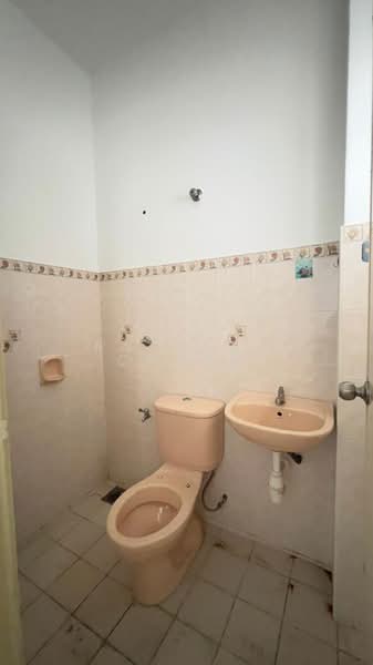 Rumah Teres untuk Dijual di Taman Wangsa Permai (Kepong) - Racheel Chang - Bathroom - PropertyGuru.com.my