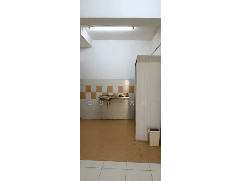 Pangsapuri untuk Disewa di Nusa Bestari Shoplot Apartment - CS Tan - Kitchen - PropertyGuru.com.my