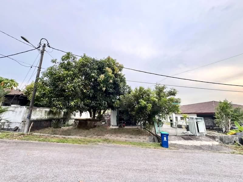 Bungalow House untuk Dijual di Bandar Putra Permai (Seri Kembangan) - Ahmad Fadlee - PropertyGuru.com.my