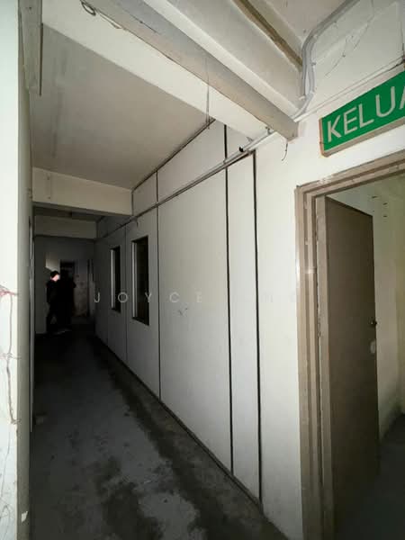Shop / Office untuk Disewa di Taman Molek (Johor Bahru) - Joyce Eng - Corridor - PropertyGuru.com.my
