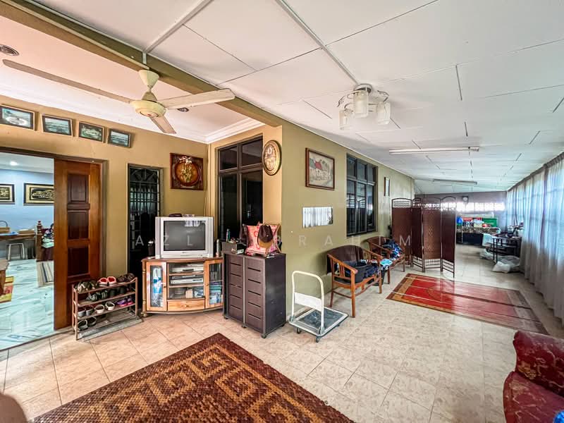Bungalow House untuk Dijual di Bandar Rinching (Semenyih) - Azli Ibrahim - Living Room - PropertyGuru.com.my