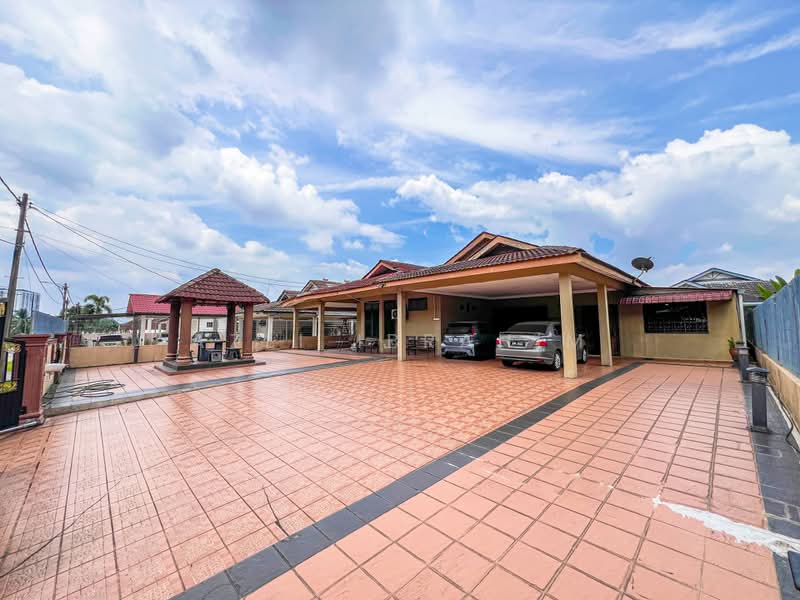 Bungalow House untuk Dijual di Bandar Rinching (Semenyih) - Azli Ibrahim - Exterior - PropertyGuru.com.my