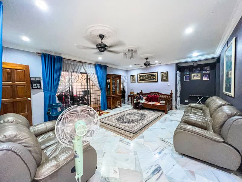 Bungalow House untuk Dijual di Bandar Rinching (Semenyih) - Azli Ibrahim - Living Room - PropertyGuru.com.my