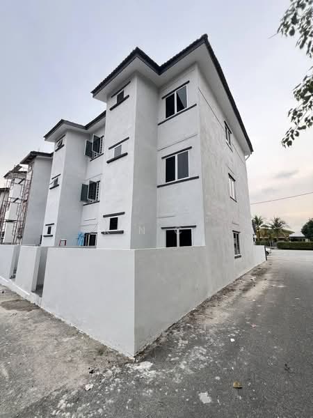 3-storey Terraced House for Sale in Bandar Seremban Selatan (Seremban) - Kin CK - Exterior - PropertyGuru.com.my