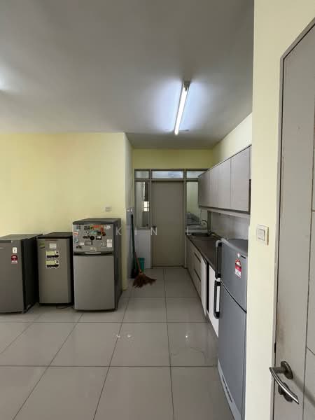 Kondominium untuk Dijual di Platinum Lake PV 15 - Kin L - Kitchen - PropertyGuru.com.my