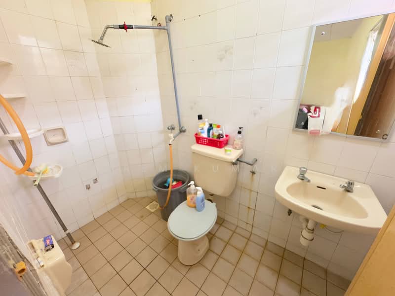 Rumah Teres 1.5-Tingkat untuk Dijual di Usj 6 (Subang Jaya) - Prem Kumar - Bathroom - PropertyGuru.com.my