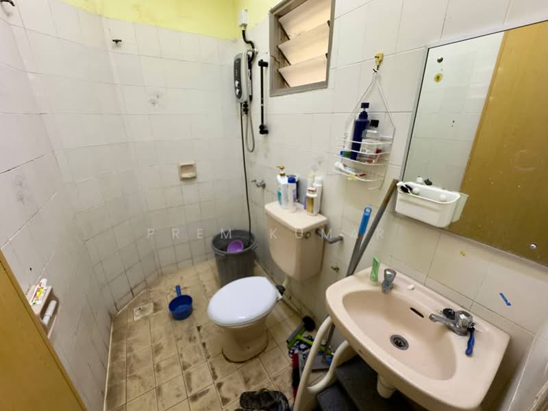 Rumah Teres 1.5-Tingkat untuk Dijual di Usj 6 (Subang Jaya) - Prem Kumar - Bathroom - PropertyGuru.com.my