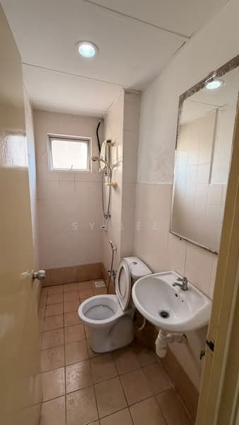 Kediaman Servis untuk Disewa di Casa Subang - SY Lee - Bathroom - PropertyGuru.com.my