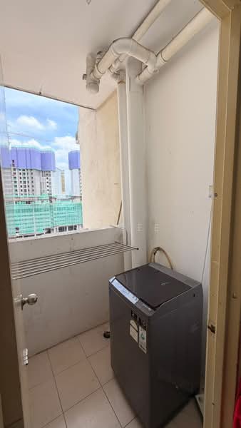 Kediaman Servis untuk Disewa di Casa Subang - SY Lee - Balcony - PropertyGuru.com.my