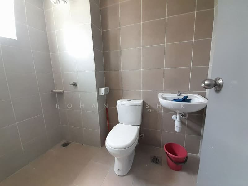 Rumah Teres untuk Disewa di Kuala Selangor (Selangor) - Rohana Ishak - Bathroom - PropertyGuru.com.my