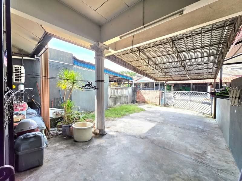 1-storey Terraced House for Sale in Seksyen 16 (Bangi) - Azli Ibrahim - Exterior - PropertyGuru.com.my